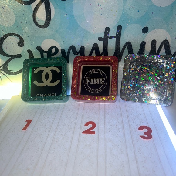 Ashtrays - Picture 4 of 10